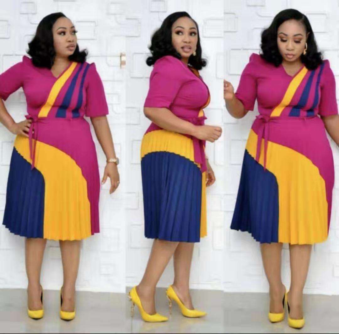 V-neck pleated skirt