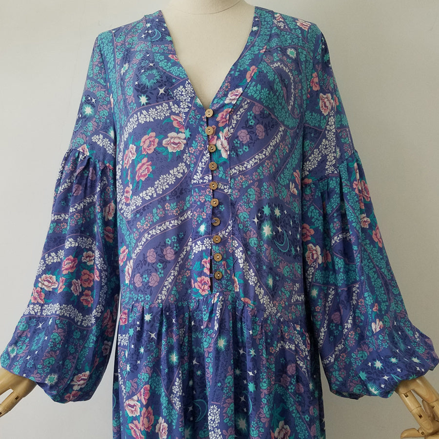 Color positioning dress
