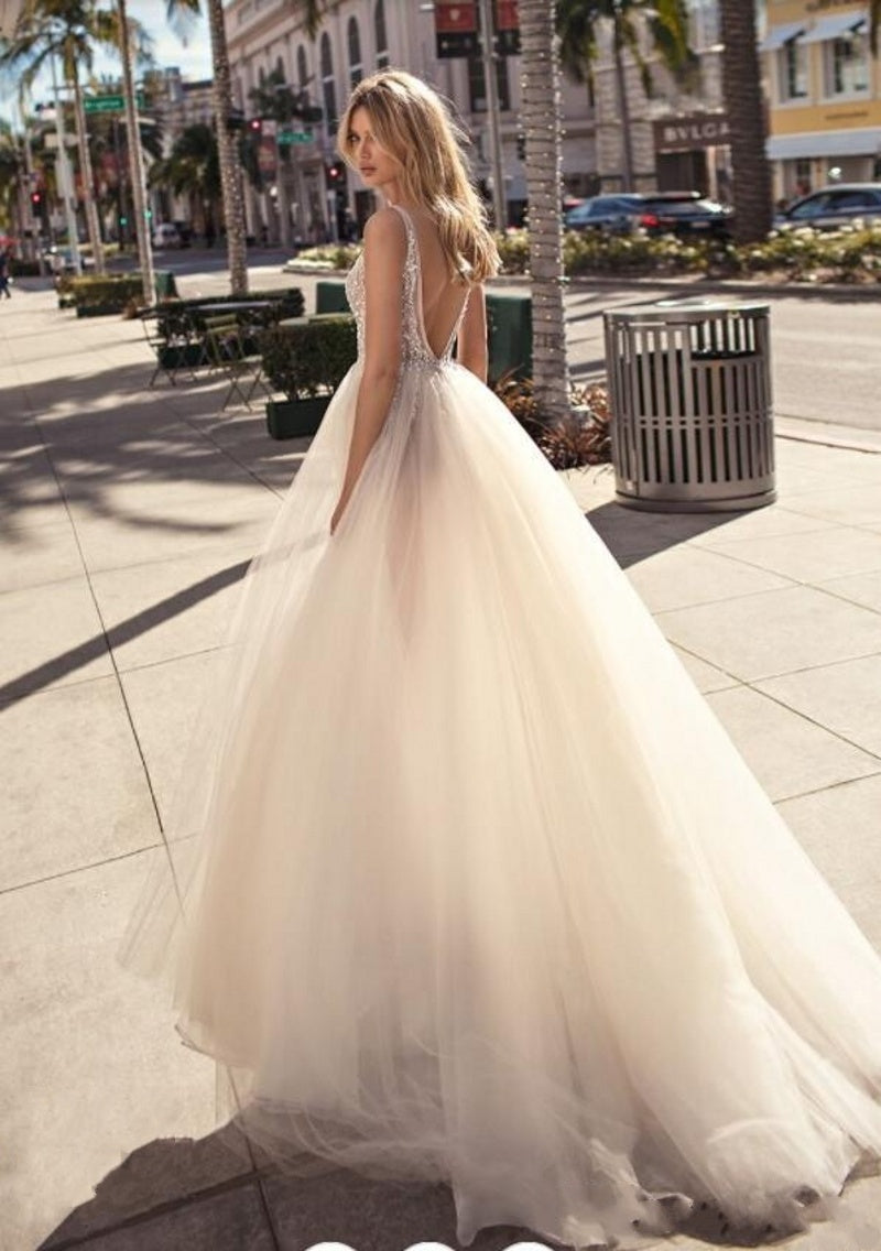 Sexy Deep V-neck Bare Legs Bridal Bridal Photography Location Light Wedding Dress