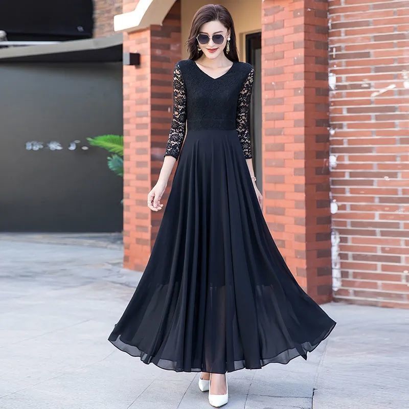 Mid-length White Short-sleeved Lace Dress