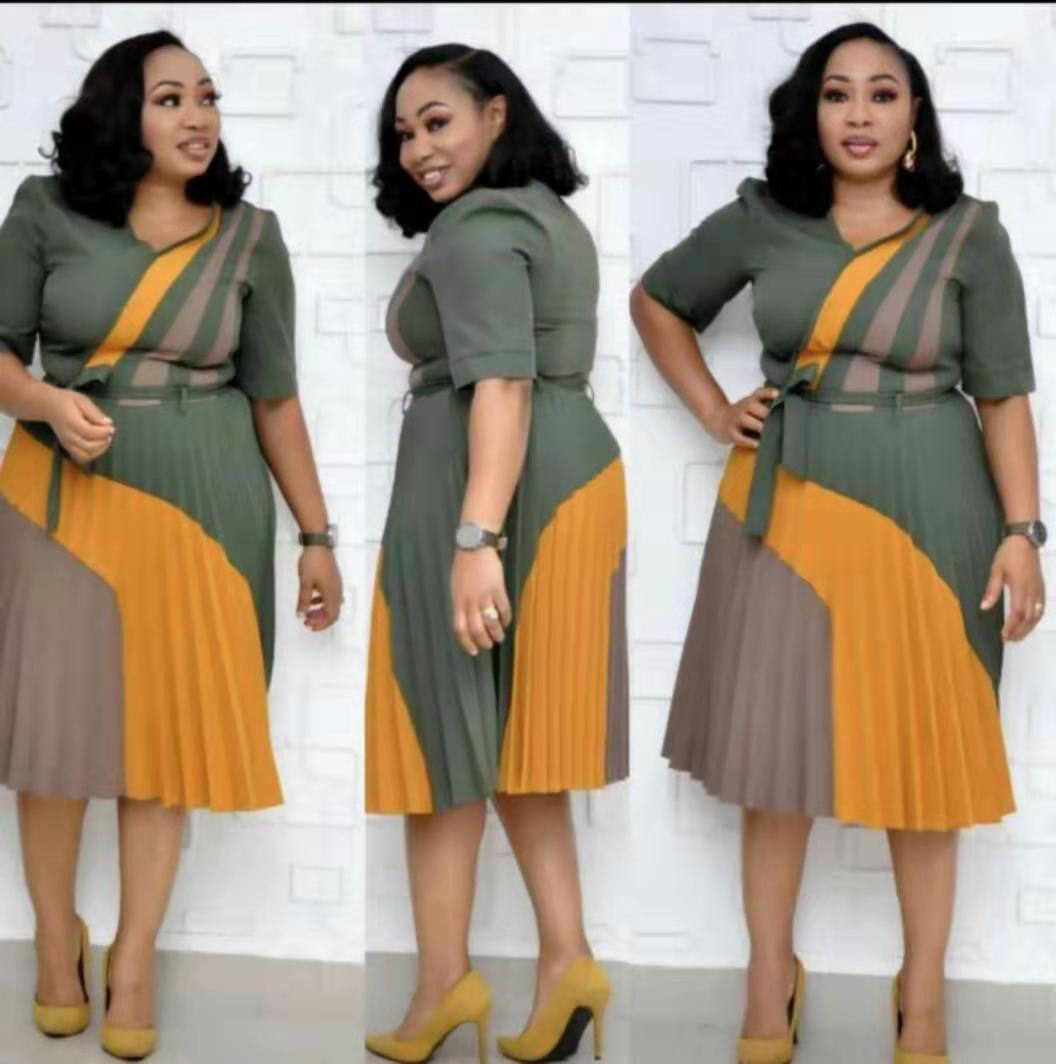 V-neck pleated skirt